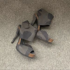 perfect condition Pedro Garcia camo heels